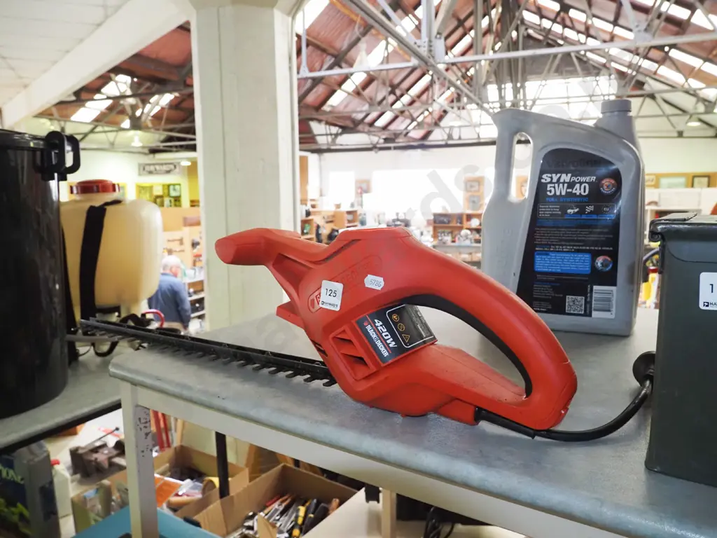 Black & Decker corded hedge trimmers Image 1++