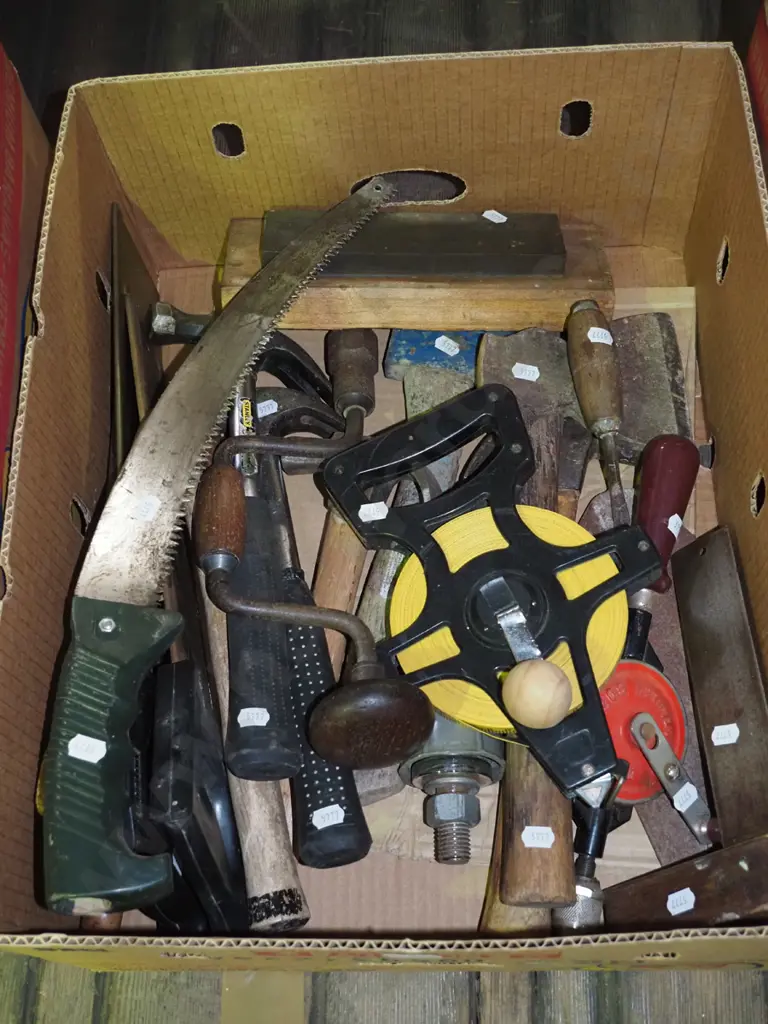 box; hand saws, hammers, builders square etc Image 1++