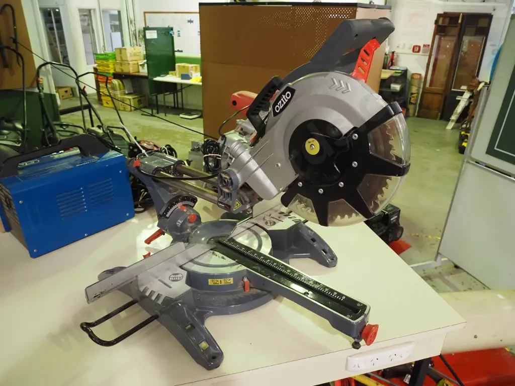 Ozito sliding compound mitre saw with laser Image 1++