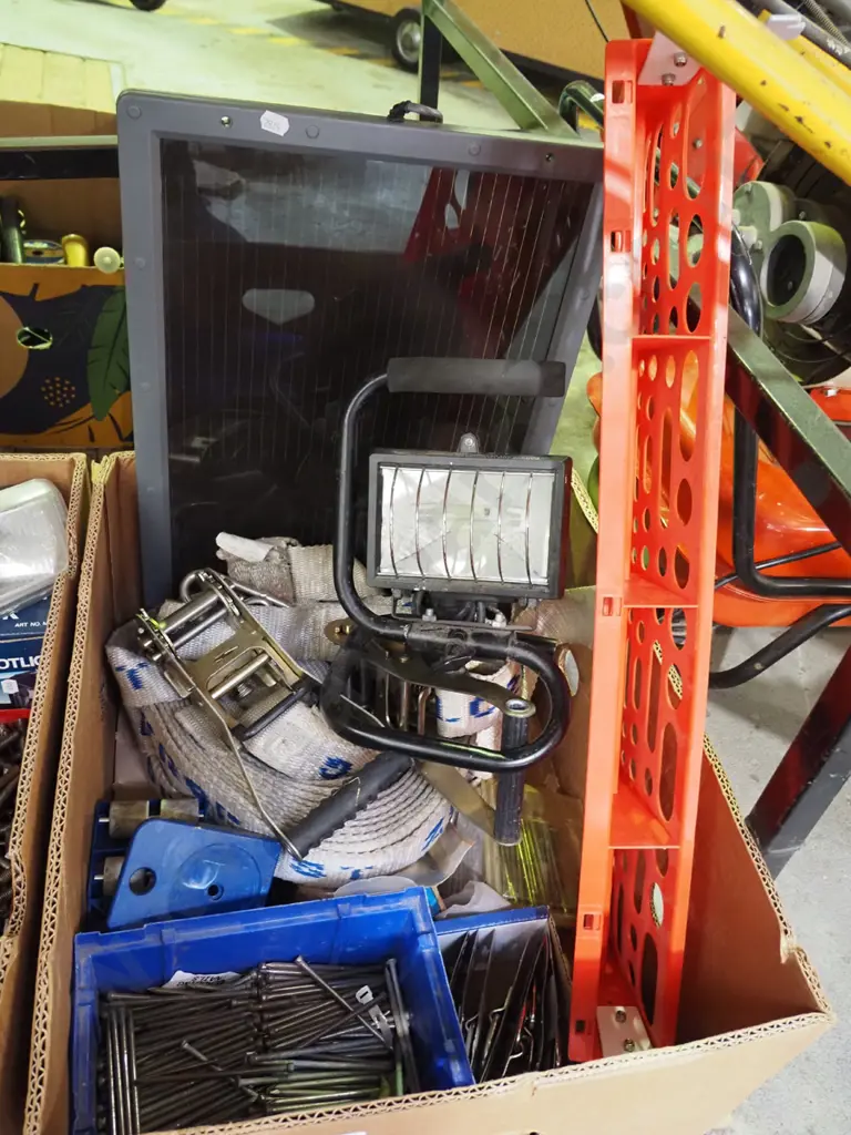 box; halogen lamp, load, strops, solar panel etc Image 1++