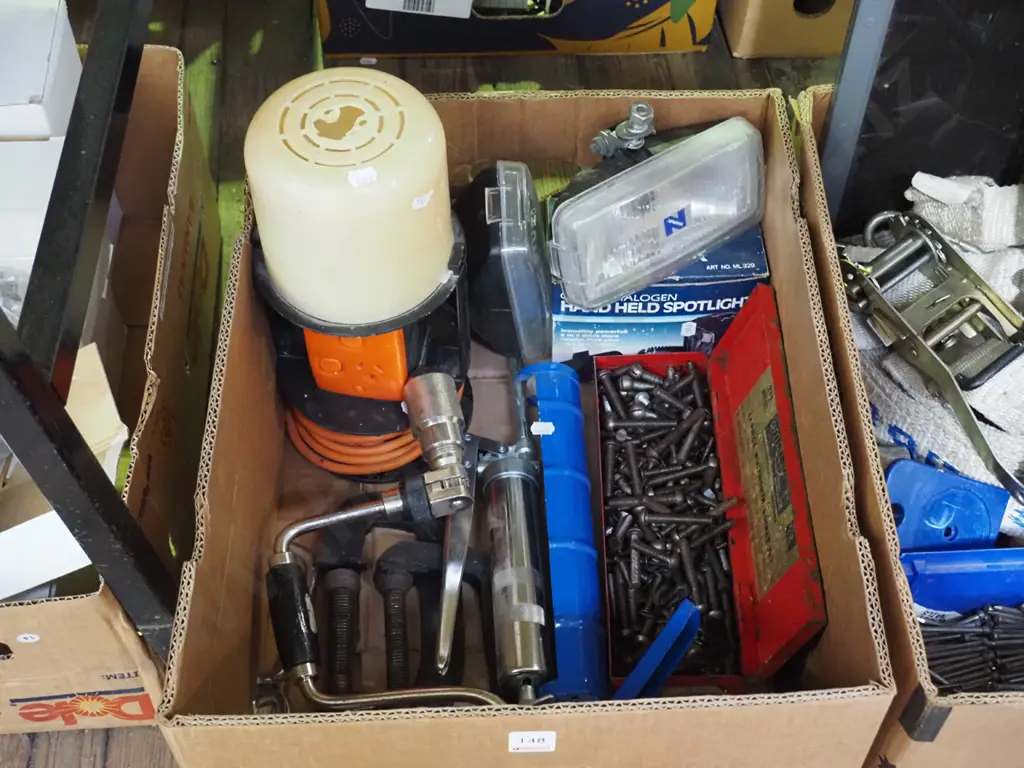 box; machine screws, workshop light etc Image 1++