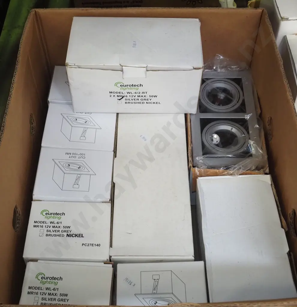 box; as-new halogen light fittings Image 1++
