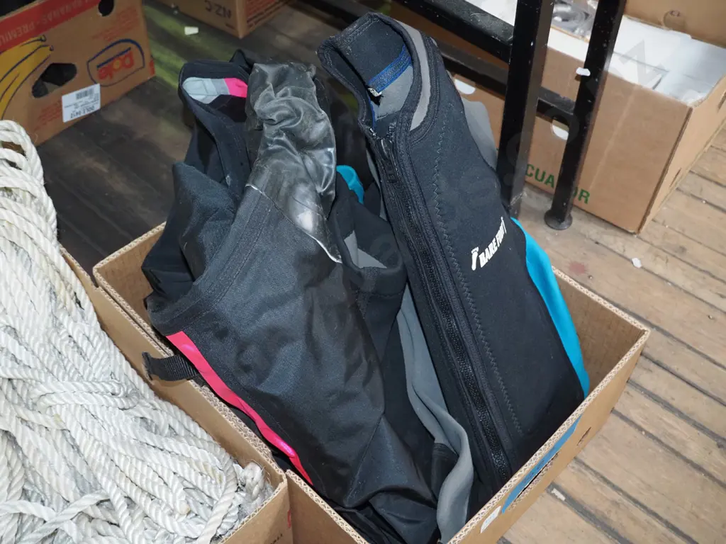 wetsuit, old dry suit Image 1++
