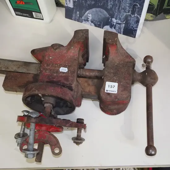 Record No. 74 engineer's vice - break on cast iron base plate