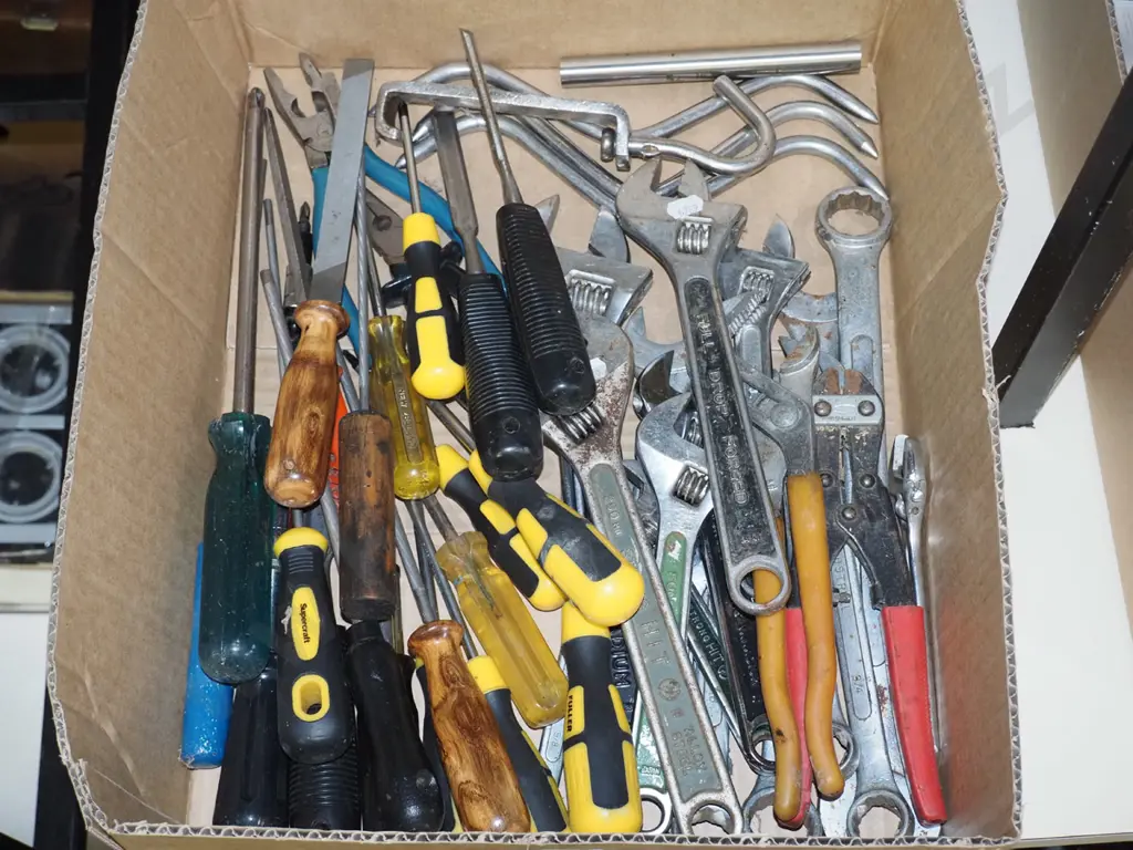box; hand tools, crescents, files etc Image 1++