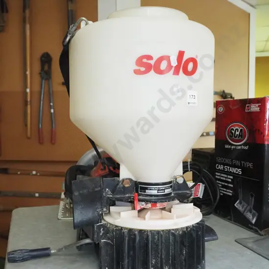 hand operated Solo spreader