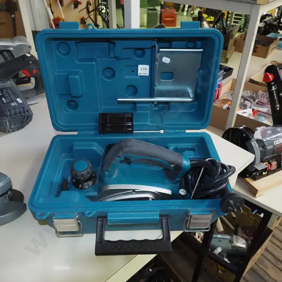 Makita power planer in plastic carry case