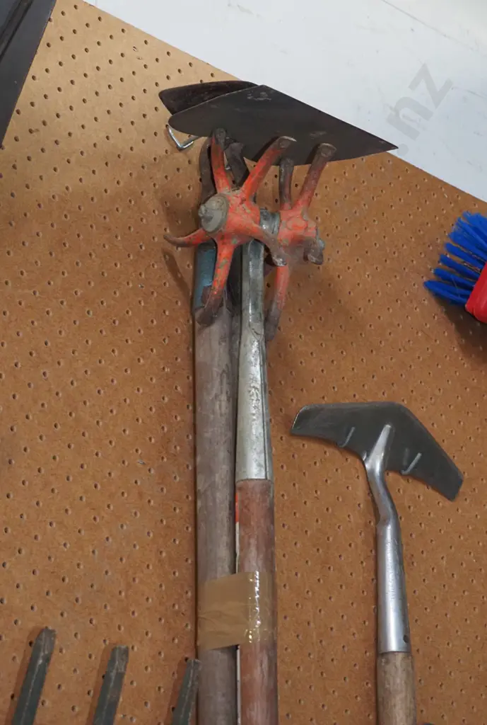 2x garden hoes, cultivator Image 1++