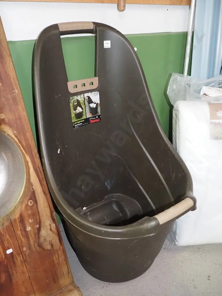 plastic gardener's bin on wheels Image 1++
