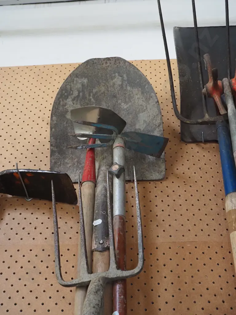 garden tools; shovels, hoes, fork Image 1++