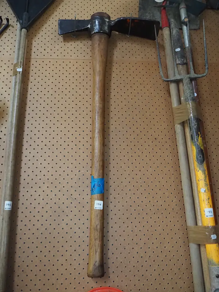 large mattock  Image 1++