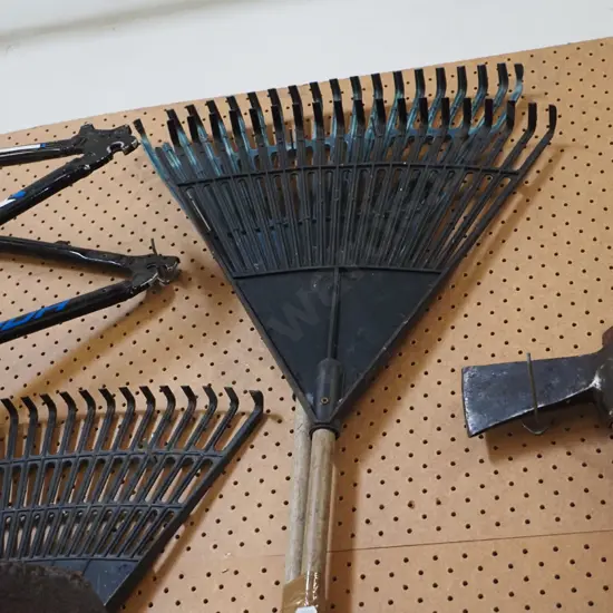 2x garden rakes
