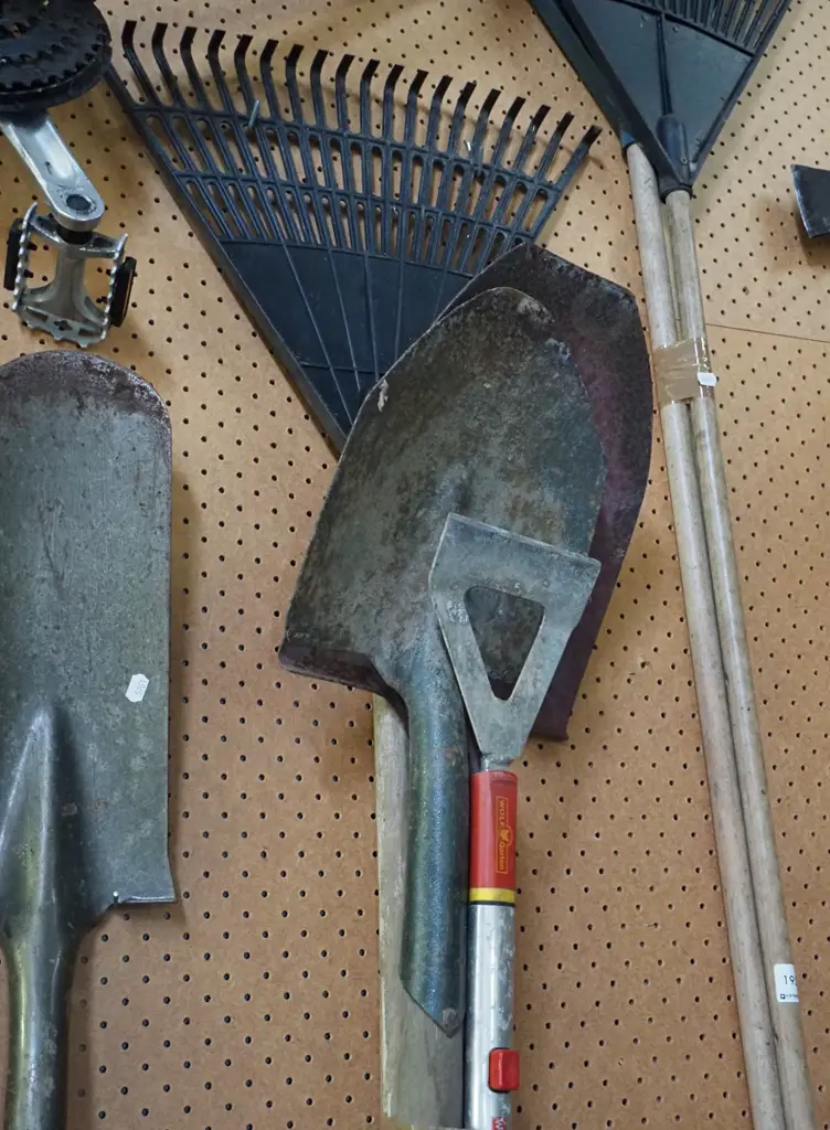 garden tools; rake, shovels, hoe Image 1++