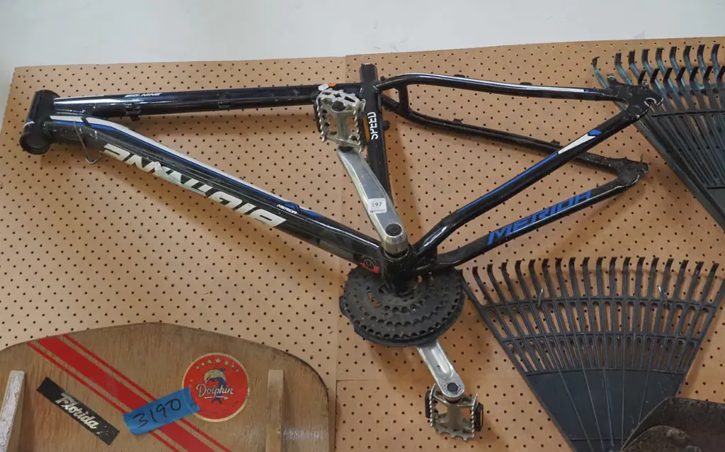 Merida bike frame with cranks Image 1++