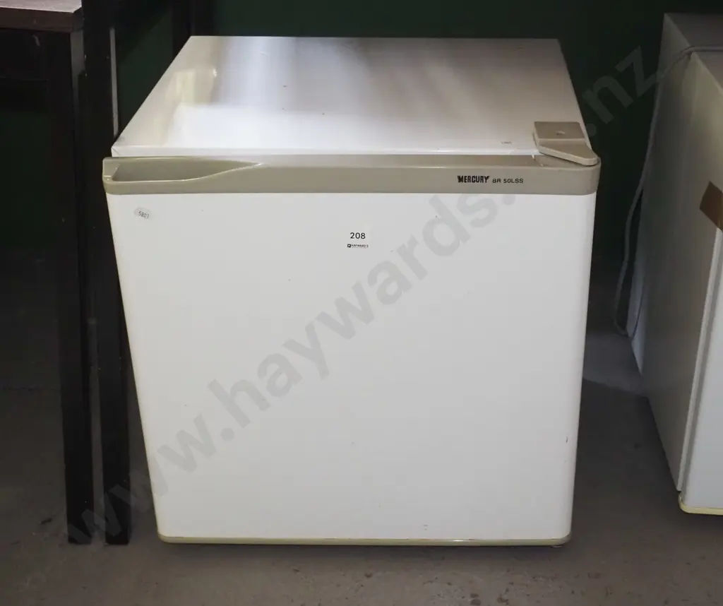 Mercury underbench fridge Image 1++