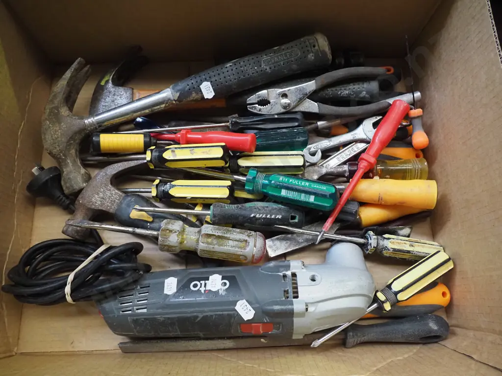 box; Ozito multi tool, hammers etc Image 1++
