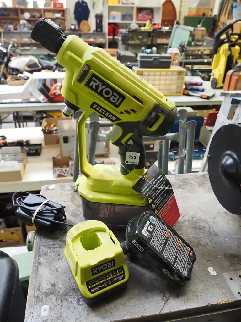 Ryobi battery powered Ezclean with charger and battery Image 1++