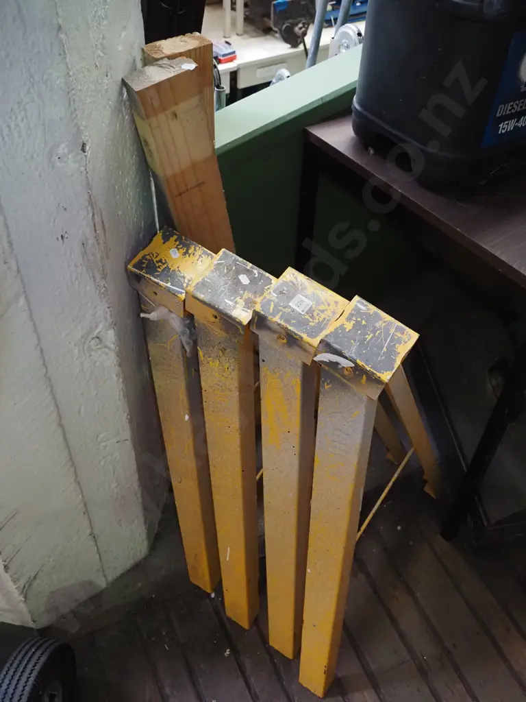 2x metal legged saw horses Image 1++