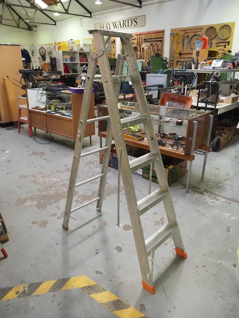 5 step aluminium ladder Image 1++