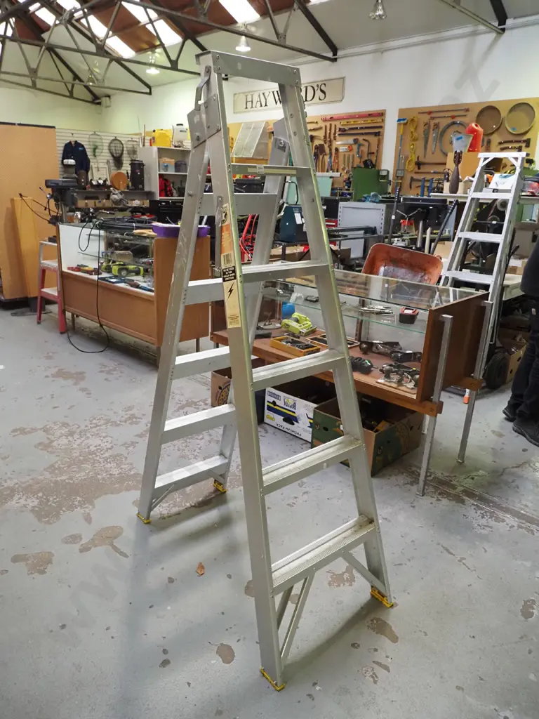 5 step aluminium ladder Image 1++