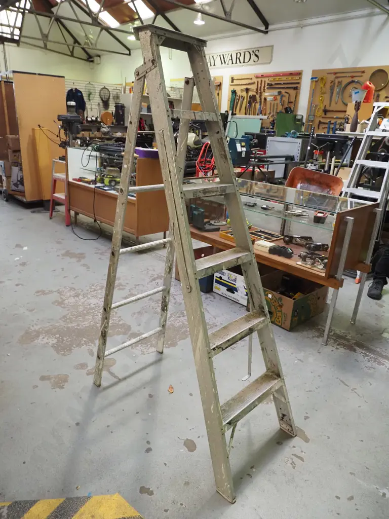 5 step aluminium ladder Image 1++