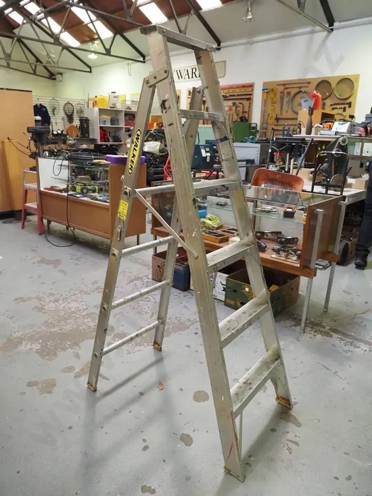 Trademaster 5 step aluminium ladder Image 1++