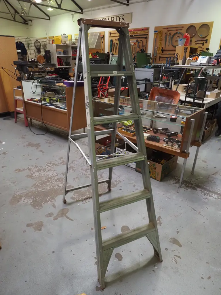 5 step aluminium ladder Image 1++