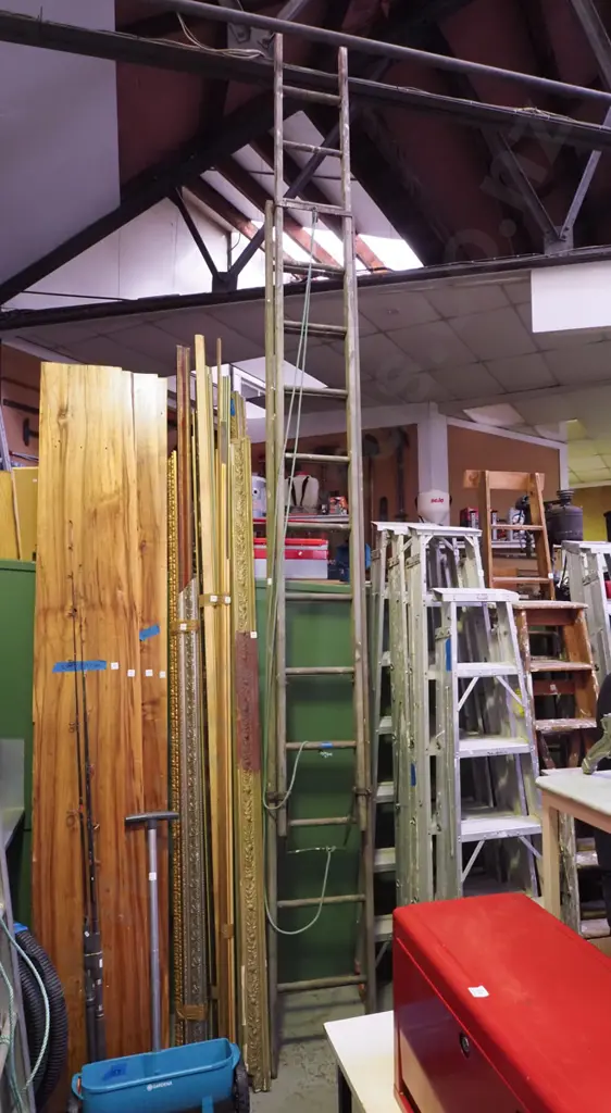 wooden extension ladder Image 1++
