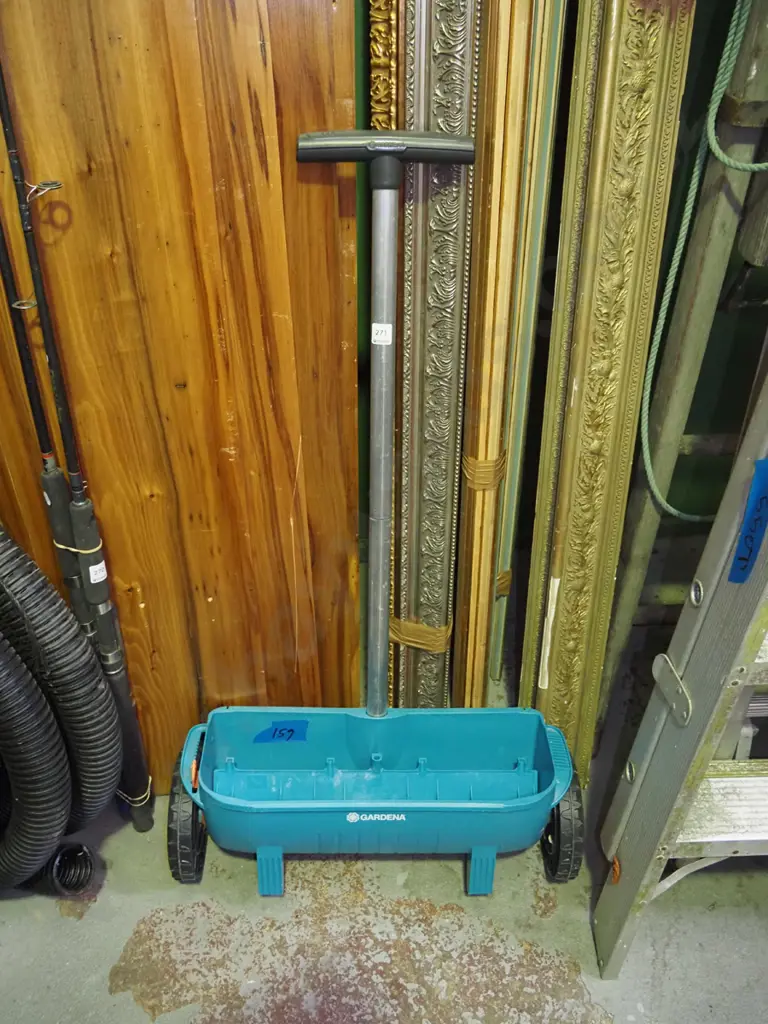Gardena lawn spreader Image 1++