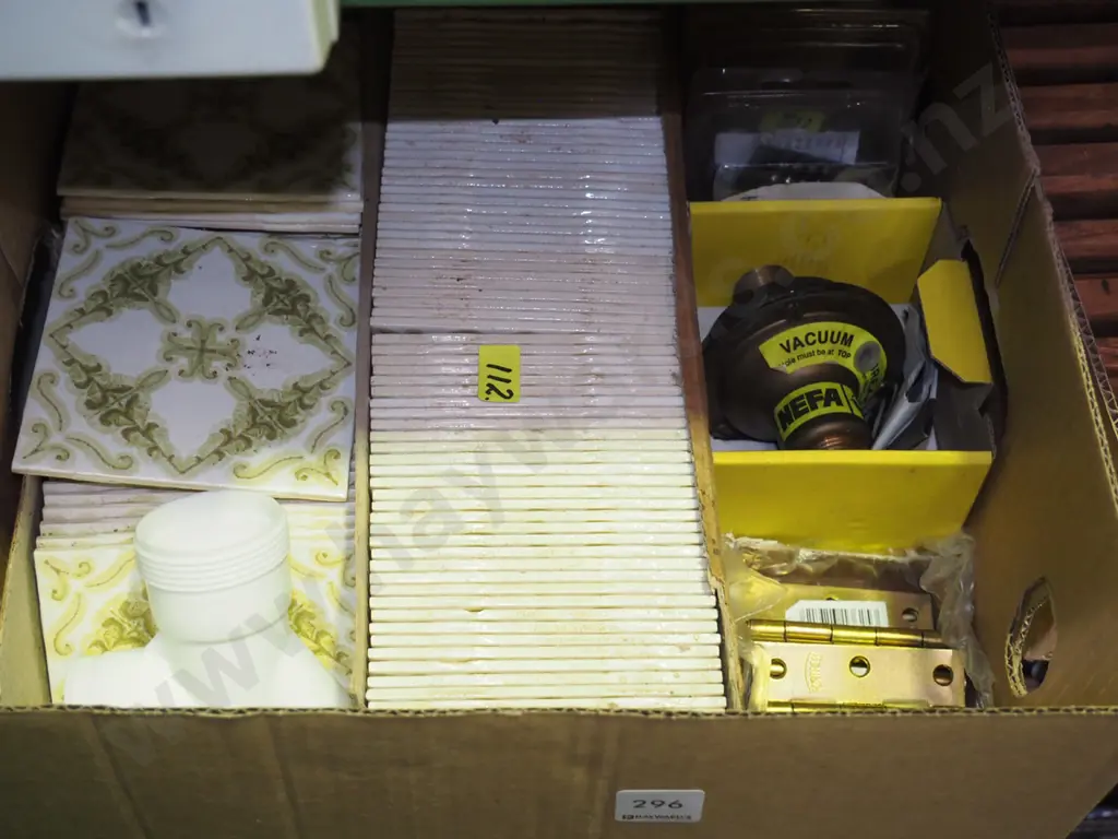 box; tiles, hinges etc Image 1++
