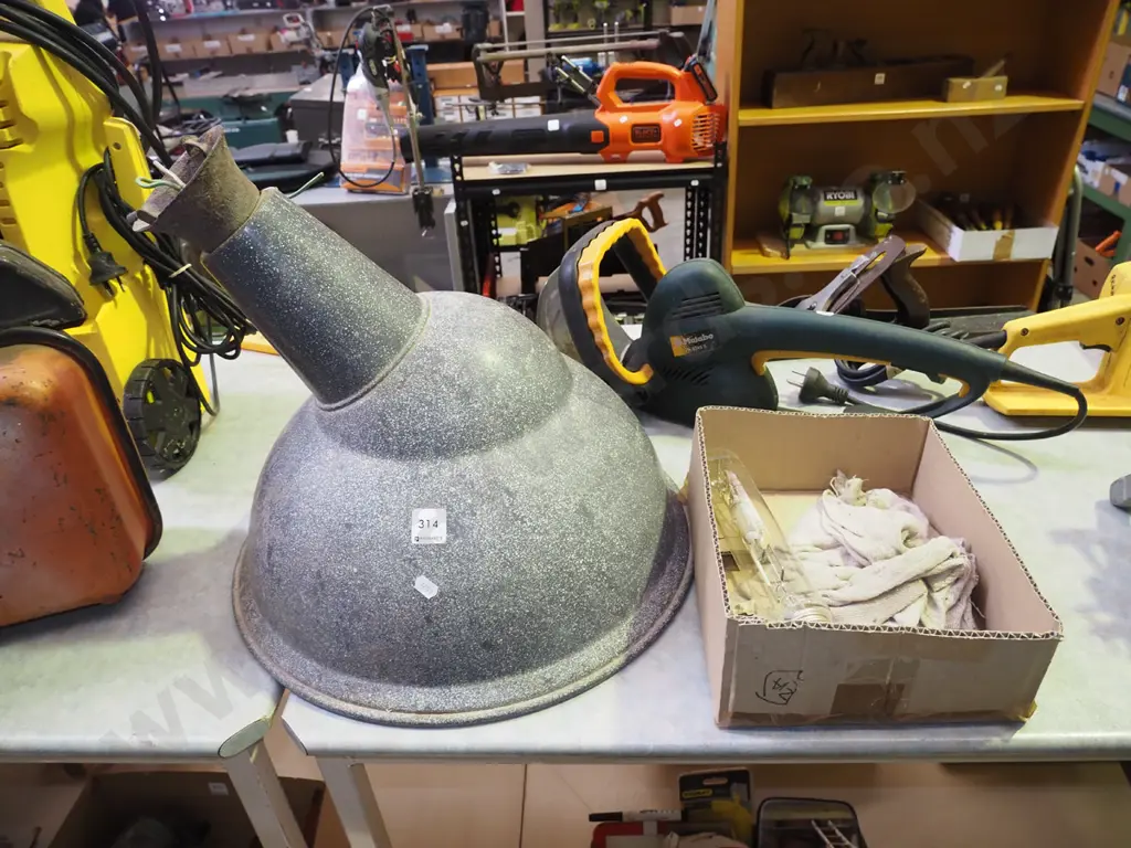 industrial enamel light shade, additional bulb Image 1++
