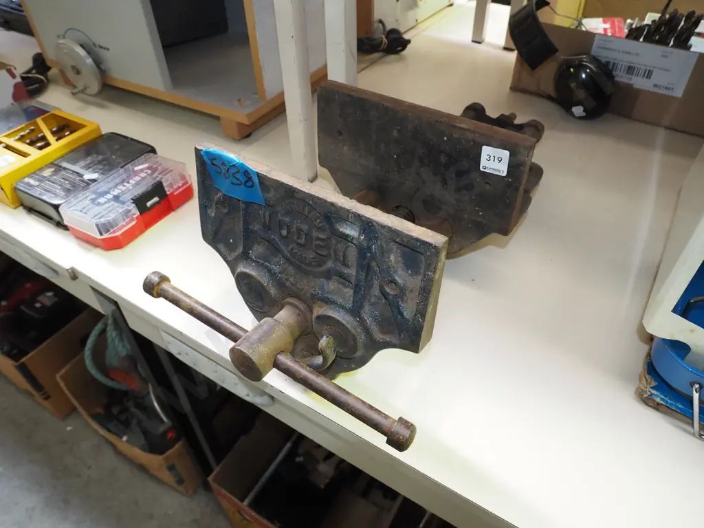 Woden quick release woodworkers vice Image 1++