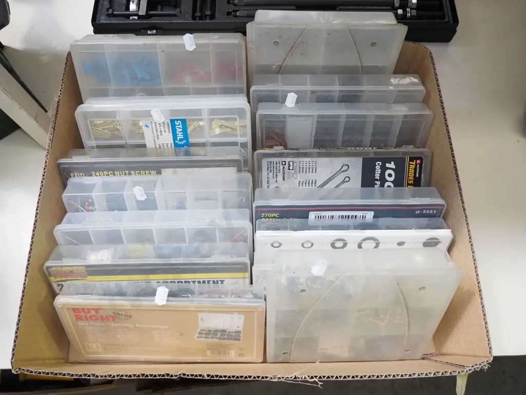 box; cotter pins, washers, circlips etc Image 1++