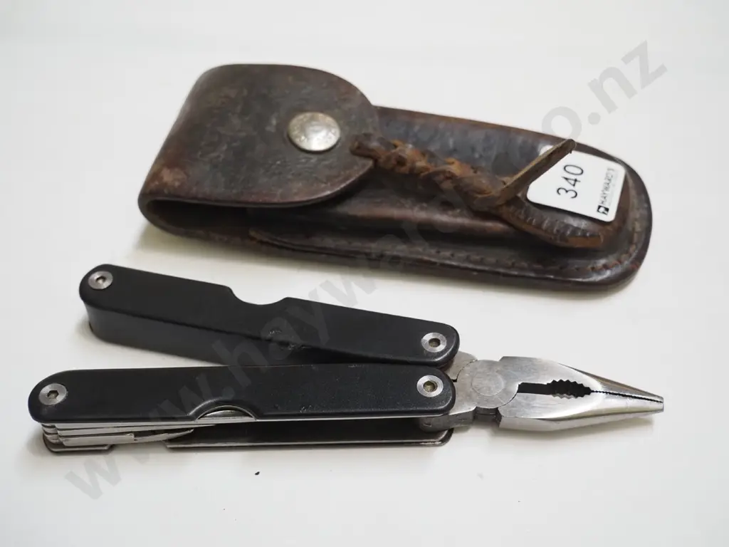 multi tool in leather sheaf Image 1++
