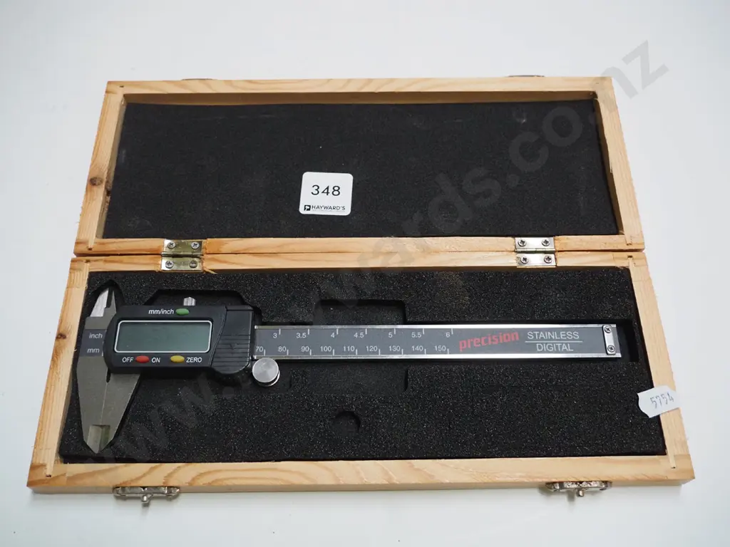 cased digital micrometer Image 1++