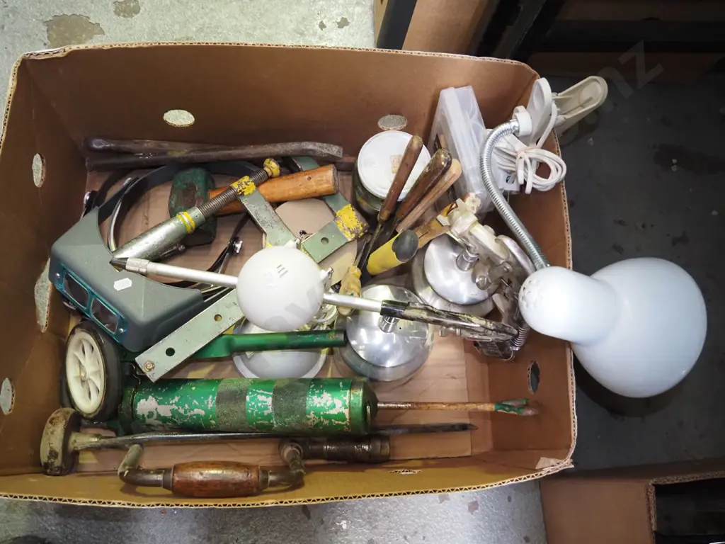 box; desk lamps, grease guns, length of chain etc Image 1++
