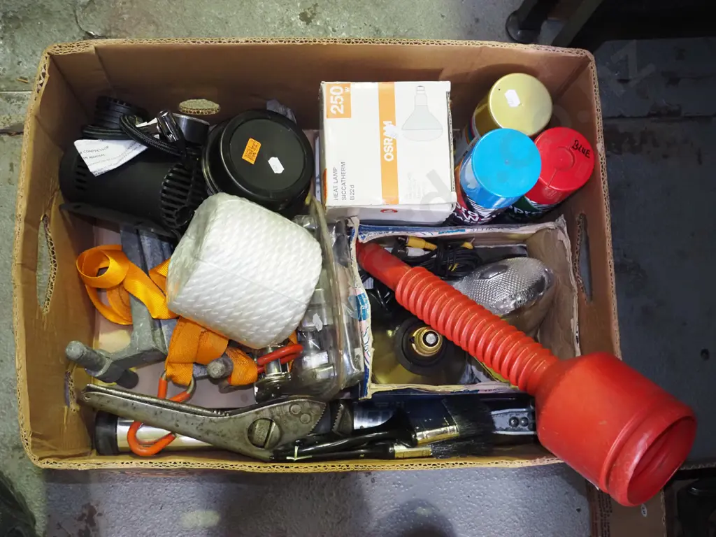 box; car filler, 12V compressor, rope etc Image 1++