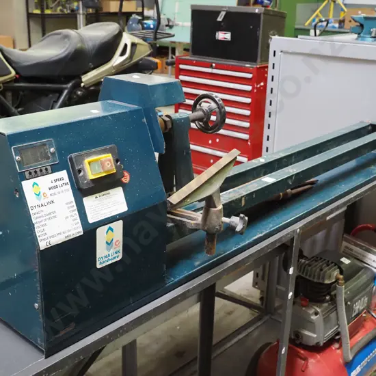 Dynalink woodworker lathe and chisels