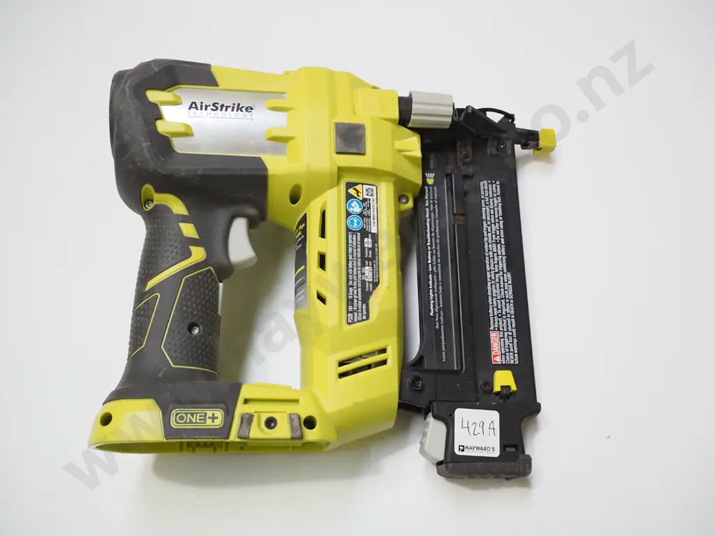 Ryobi P320 nail gun Image 1++