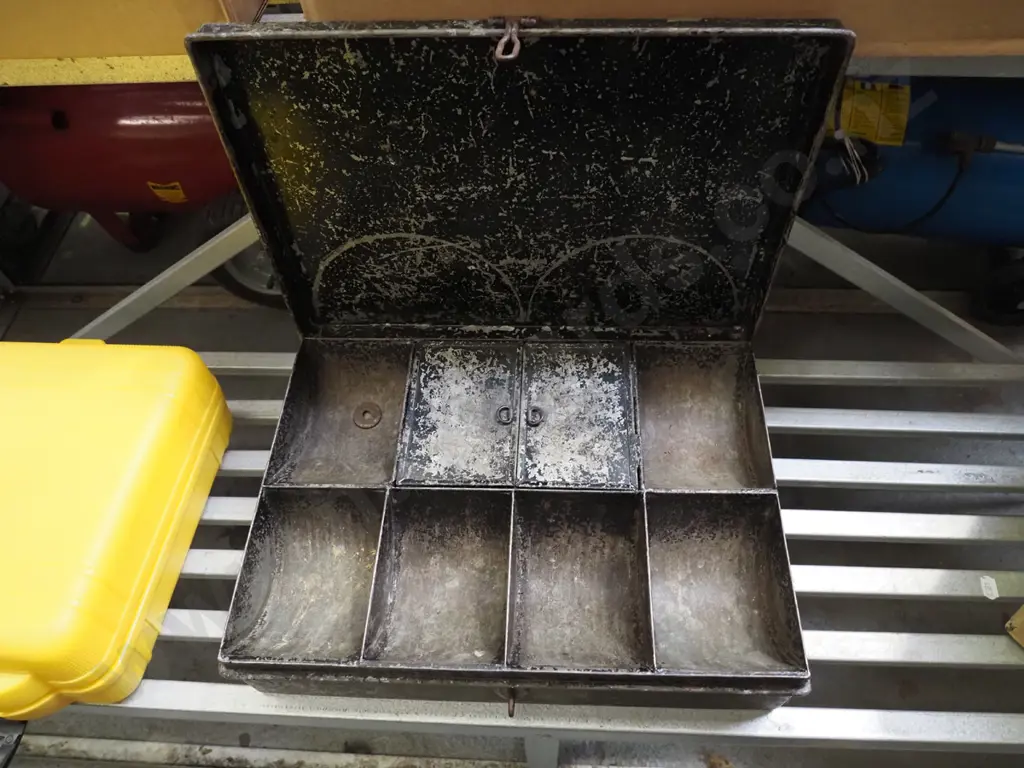 vintage cash box Image 1++