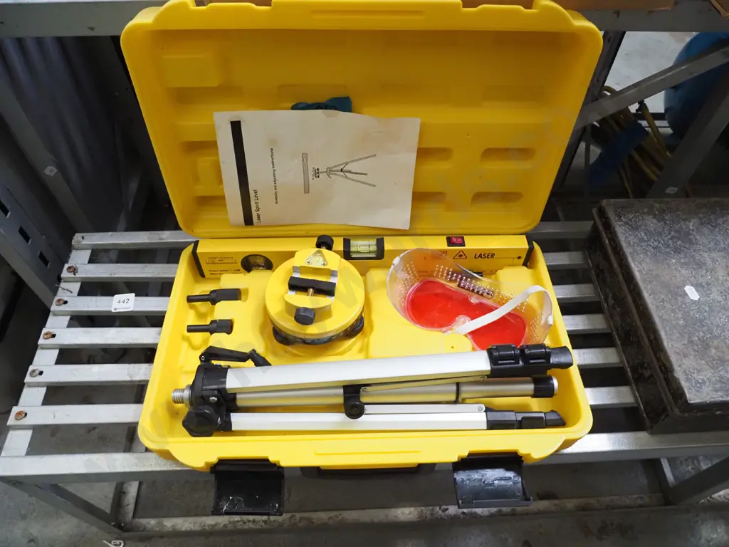 cased laser spirit level Image 1++
