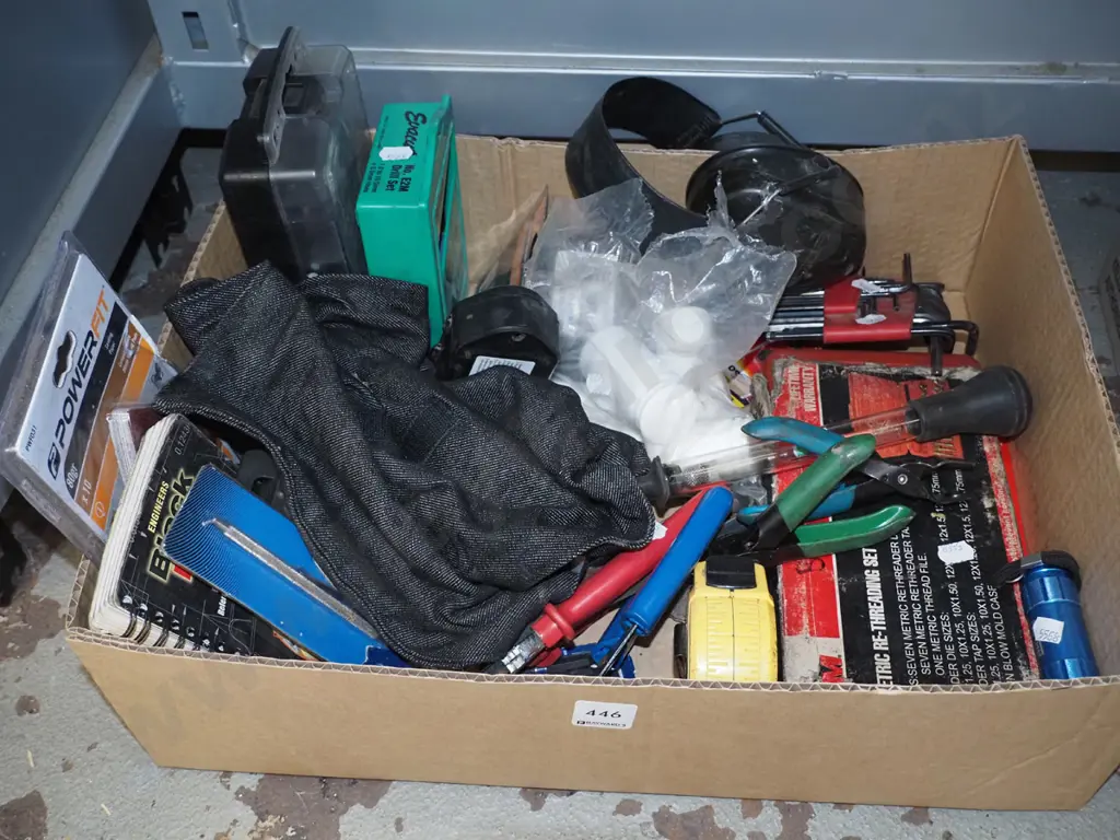 box; tyre pressure gauge, metric threading set, ear muffs etc Image 1++