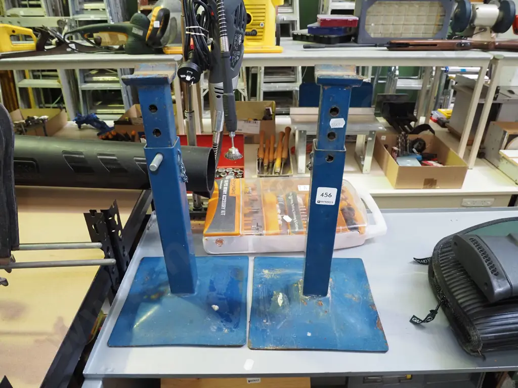 pair of axle stands Image 1++