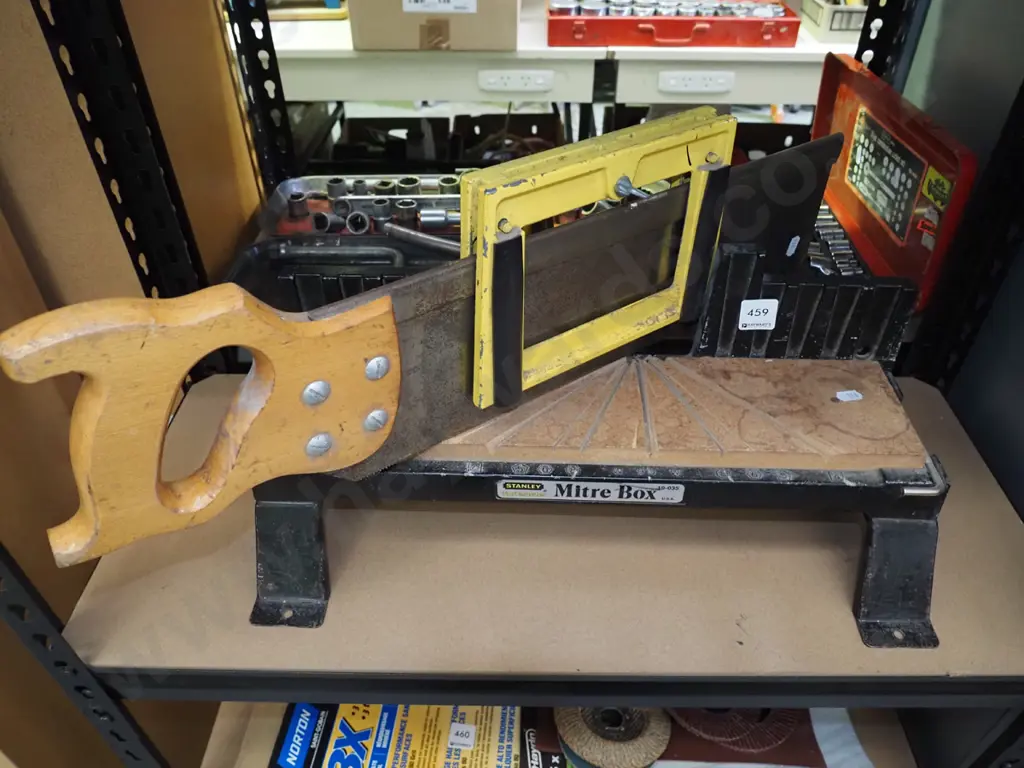 Stanley mitre box and saw Image 1++