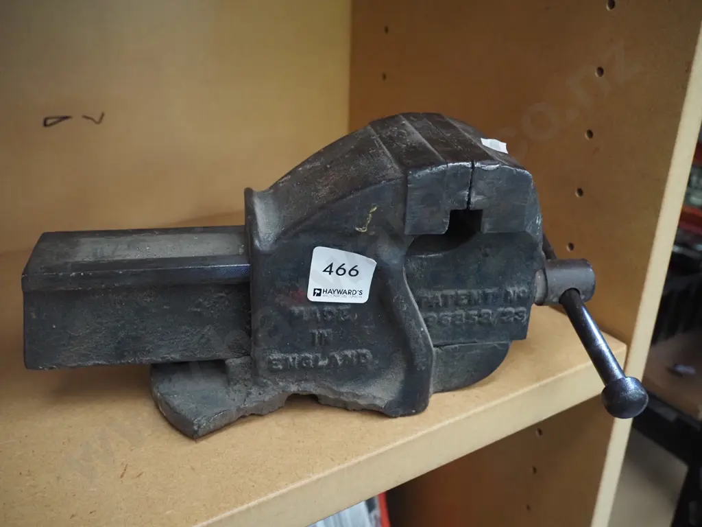 Record 80mm engineer's vice - damage to left hand side base Image 1++