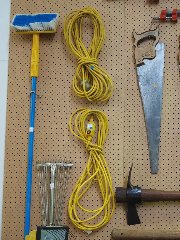 2x extension cords - blue dots Image 1++