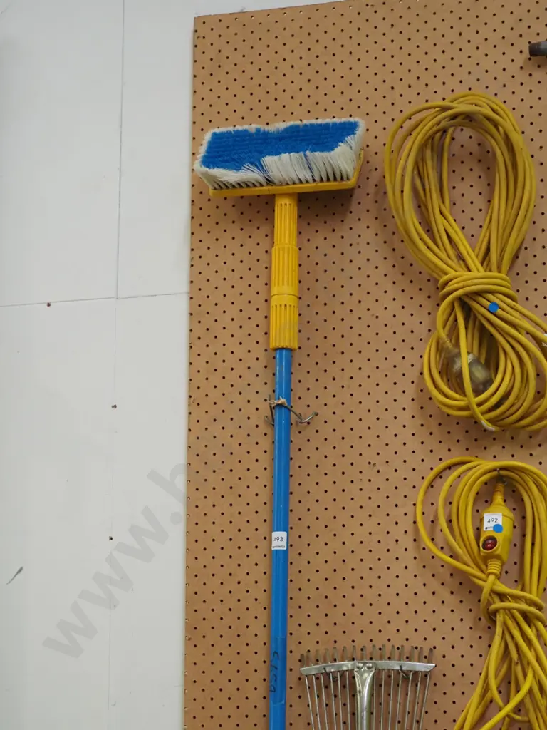Raven telescopic window brush Image 1++