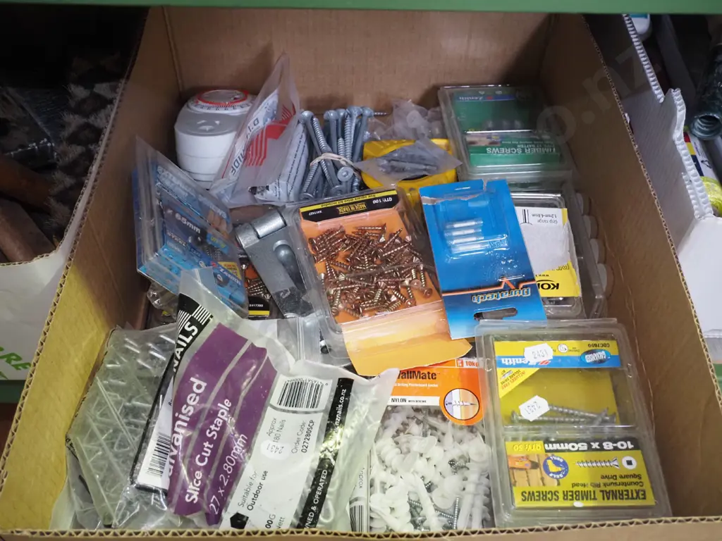 box; screws, nails, tape measure etc Image 1++