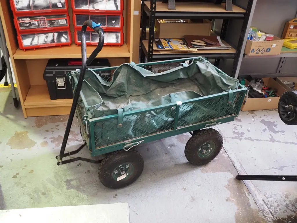 4 wheeled pullalong trolley Image 1++