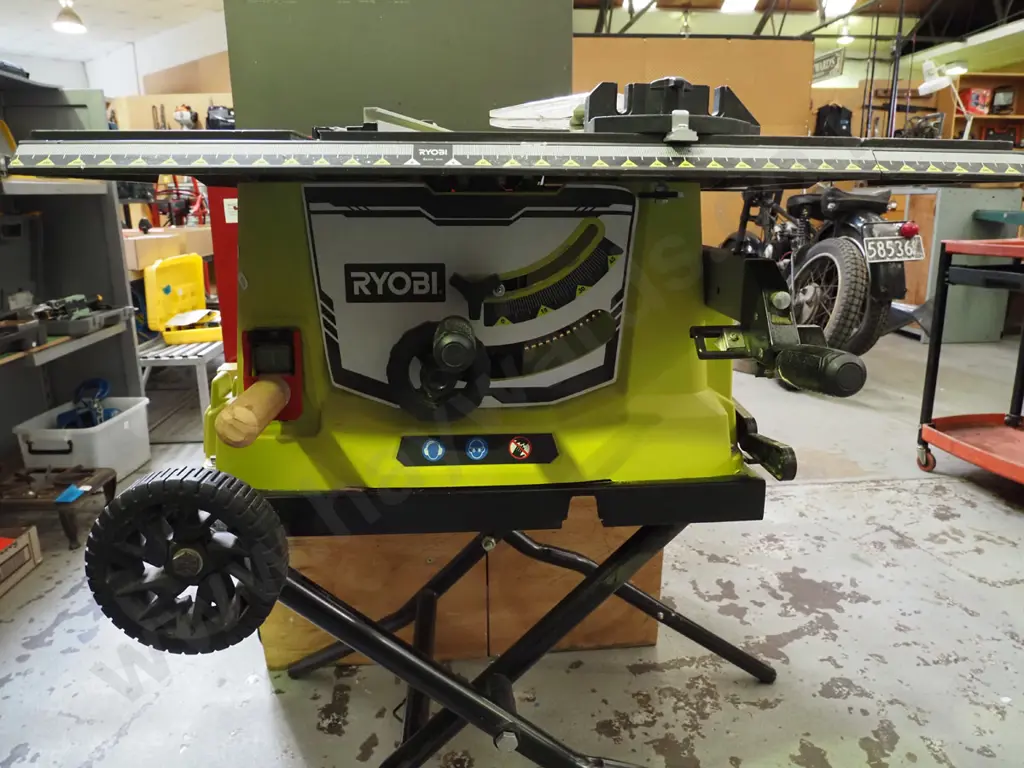 Ryobi table saw on collapsable stand Image 1++